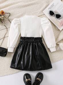 Ensemble T-shirt et jupe pour jeunes filles. Haut en tricot blanc à manches bouffantes élégant et jupe en PU noir, ensemble 2 pièces. Tenue de mode urbaine pour l'automne et le printemps. Jupe noire  et haut blanc côtelé pour filles. Tenue noir et blanc pour filles. Vêtements noir et blanc pour enfants. Jupe noire et haut blanc pour filles - Noir et Blanc - Voir 2