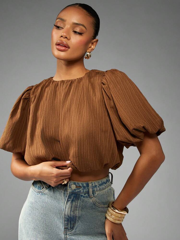 MISSGUIDED Blusa con maniche a sbuffo ispirata al vintage, top corto plissettato, stile contadino autunnale con collo arricciato, texture marrone classica in vita alta