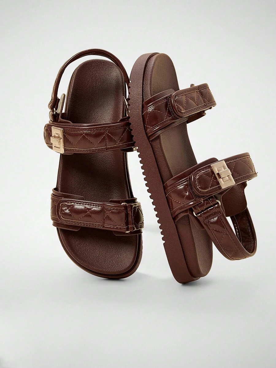 SHUZIA Most Wanted 女士 3 厘米厚底绗缝带光滑光泽纹理棕色凉鞋 - 金色点缀和泡泡垫 2025 年春季 | 带可调节扣的奢华拖鞋 - 棕色 - 查看 1