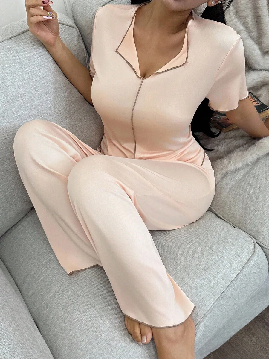 SHEIN 包缝下摆休闲短袖上衣和裤子睡衣套装 - 杏色 - 查看 1