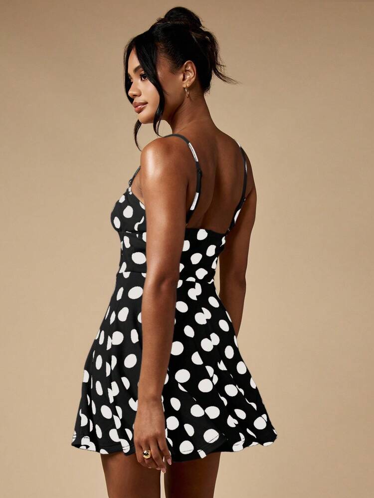 MISSGUIDED Vestido Mini Elegante de Bolinhas, Bainha Flutuante, Alças Ajustáveis de Espaguete, Busto Franzido, Decote Coração Franzido, Vestido de Festa de Verão
