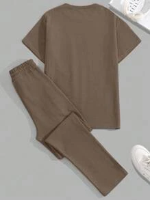 RueChic Ensemble deux-pièces composé d'un t-shirt régulier en coton avec détail d'étiquette et d'un pantalon