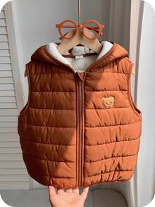 男童棕色保暖内衬厚绗缝背心，休闲舒适百搭可爱熊补丁无袖连帽厚冬季外套
