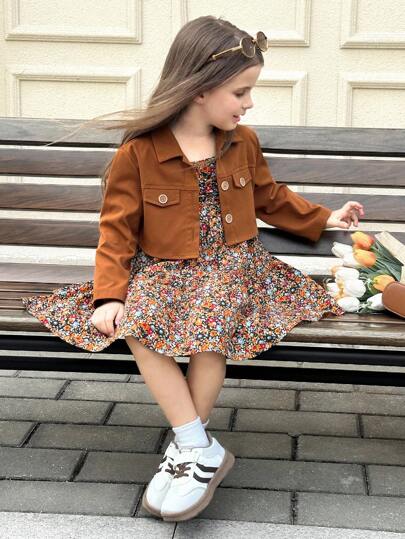 SHEIN 2 件年轻女孩休闲纯色长袖短衬衫纽扣夹克和花卉印花吊带连衣裙套装，旅行，日常穿着，休闲，度假和派对，秋季郊游度假，美拉德配色，万圣节连衣裙，万圣节，秋冬服装