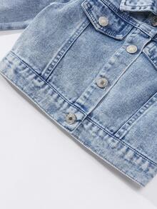 SHEIN Explorewe 小女孩两件套，水洗浅蓝色有领夹克外套，正面有纽扣，搭配牛仔工装裙，多口袋设计，修身版型，适合外出、约会、休闲活动、派对、日常校园风，让小家伙成为人群中闪耀的明星 - 淺色水洗藍 - 查看 8