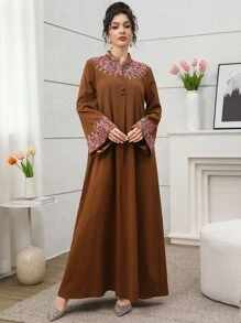 Al Najma V领波西米亚风花卉刺绣连衣裙 - 棕色 - 查看 3