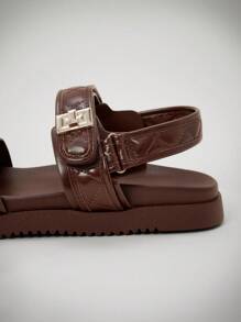 SHUZIA Most Wanted 女士 3 厘米厚底绗缝带光滑光泽纹理棕色凉鞋 - 金色点缀和泡泡垫 2025 年春季 | 带可调节扣的奢华拖鞋 - 棕色 - 查看 6