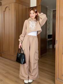 3件套女童休闲连帽衫套装 - 白色字母印花连帽衫，简约吊带，卡其色工装裤。适合上学、旅行、通勤。可搭配夹克、背心。 - 卡其色 - 查看 4