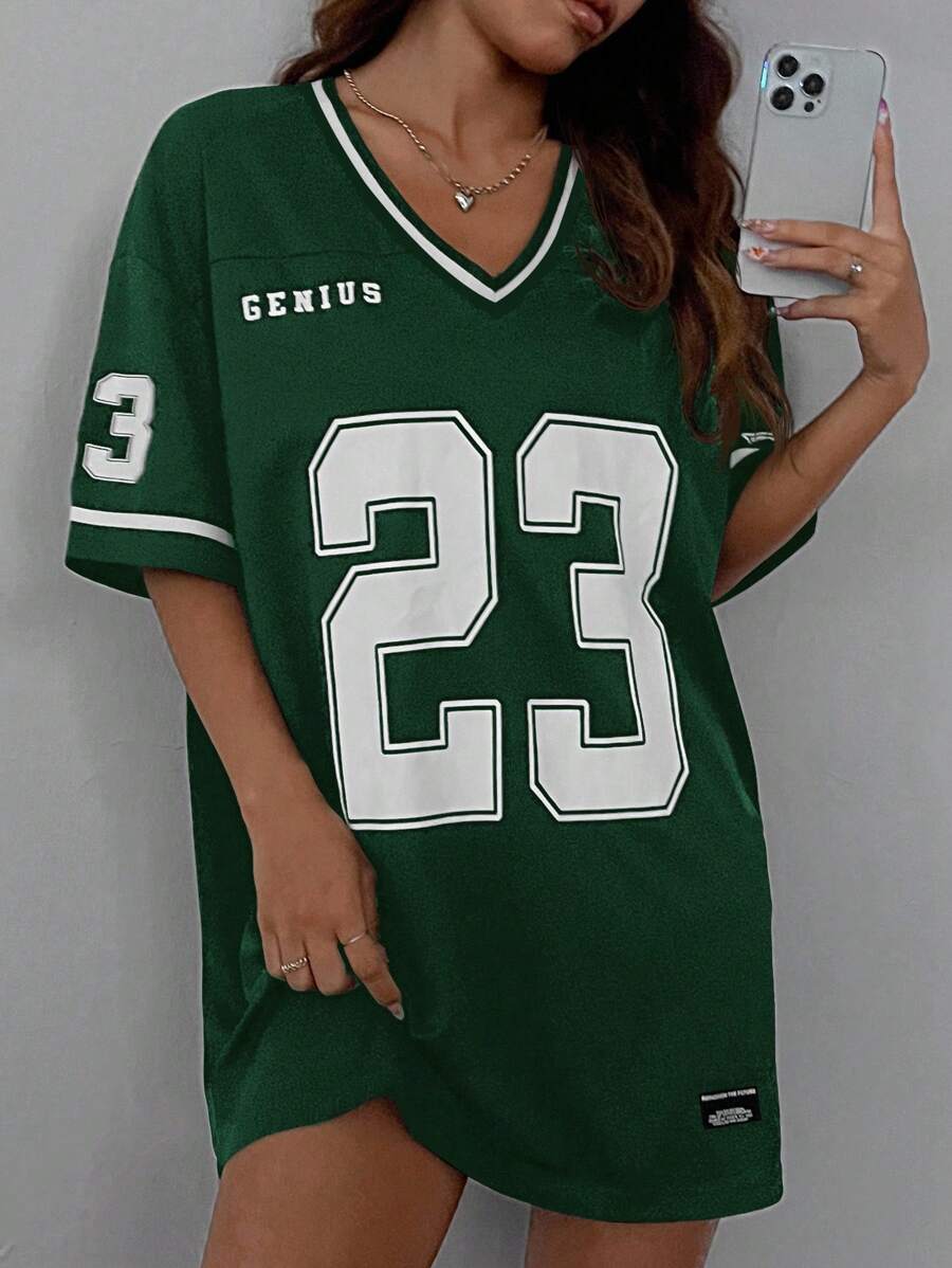 SHEIN EZwear 夏季休闲运动数字与字母印花宽松V领T恤连衣裙 - 墨綠色 - 查看 1