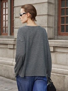 Lumivelle Damen Lässiges, locker sitzendes Tencel-T-Shirt mit Schulterausschnitt und Streifen in Weiß, lässige Outfits für Frühling, Kleidung für Universität, Herbstkleidung für Frauen - Schwarz und Weiss - Übersicht 2