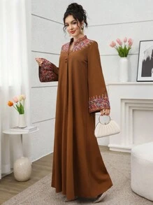 Al Najma V领波西米亚风花卉刺绣连衣裙 - 棕色 - 查看 4