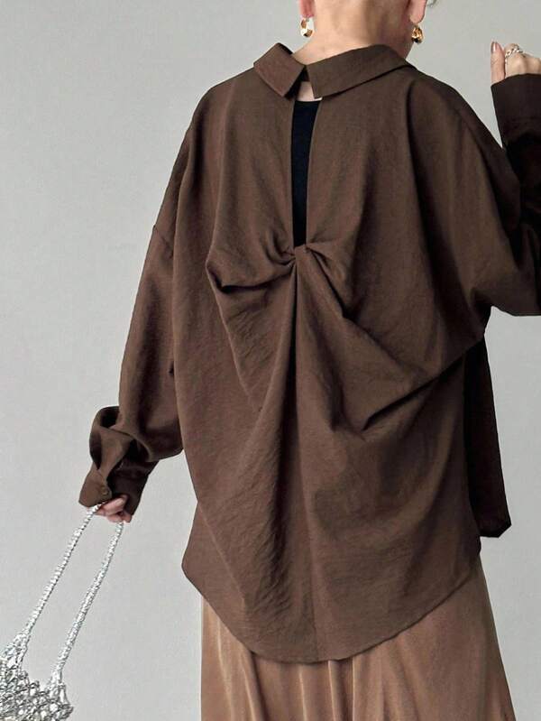 FRIFUL 女式纯棕色宽松蝙蝠袖镂空后背纽扣装饰休闲百搭衬衫，适合机场、郊游、度假秋季上衣