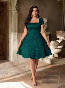 Aureia 大码优雅简约深绿色奢华提花公主领短袖A字型正式礼服 - 墨綠色 - 查看 2