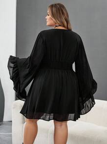 SHEIN CURVE+ 加大码 V 领褶皱 A 字形喇叭袖连衣裙，波西米亚风、嬉皮风、Y2K 风格，适合夏季、波西米亚风、暑假、音乐节、毕业典礼和返校服装，适合女士秋季服装、冬季服装、CURVE PLUS/秋冬 - 黑色 - 查看 2