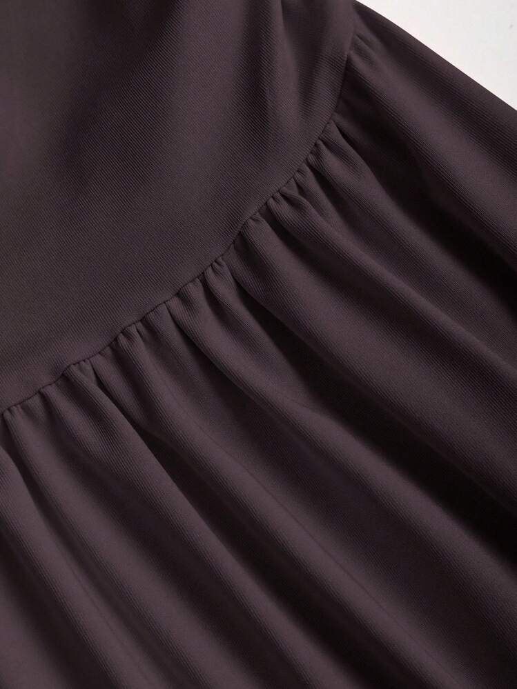 Sweetra 女式夏季欧美时尚修身褶皱低领金属装饰挂脖系带长款秋千连衣裙，休闲度假 - 咖啡棕 - 查看 4