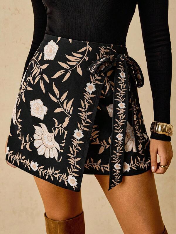 Travachic Falda asimétrica con estampado floral negro, con lazo y envoltorio para mujer de talla grande, para usar en la playa o de estilo bohemio