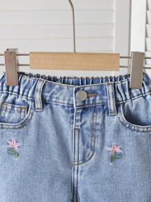 SHEIN Vintaside Kids Young Girls Floral Embroidered Relaxed Fit Blue Denim Jeans, Vintage Sweet Style Casual Vacation Pants Girls Embroidered Jeans Girls Jeans With Flowers Denim Pants For Girls Cute Jeans For Girls Girls Wide Leg Jeans Elastic Waist Adjustable Waistband Floral Embroidered Multi-Pocket Loose Comfortable Blue Denim Straight Leg Pants Summer Holiday Fall Winter - Blue - View 3