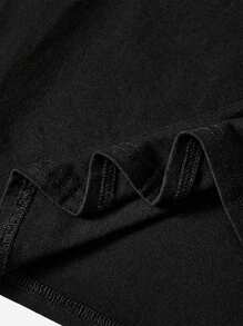 Manfinity Homme 时尚休闲年轻休闲万圣节心形和蜘蛛印花标准尺码男士黑色修身圆领短袖 T 恤，适合节日、约会、派对，必备服装，适合情侣装，送给男朋友/丈夫的绝佳礼物 - 黑色 - 查看 7