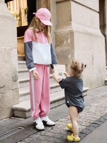 SHEIN 2pcs/Set Tween Girls Hooded Zip-Up Printed Long Sleeve Jacket & Patchwork Contrast Color Cargo Pants, Casual American College Style