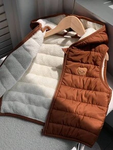 男童棕色保暖内衬厚绗缝背心，休闲舒适百搭可爱熊补丁无袖连帽厚冬季外套