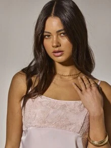 Aralina 钩编亮片细节缎面吊带背心和 A 字形迷你裙 Y2K 套装，适合派对和返校节毕业典礼 - 粉色 - 查看 4