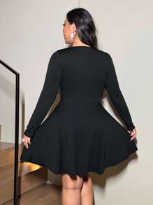 NU&NOW 大码女式黑色蕾丝拼接性感简约长袖A字连衣裙，适合外出、约会、派对、新年夜、毕业舞会等场合，性感时尚的都市休闲装扮 - 黑色 - 查看 5