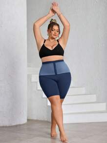 SHEIN CURVE+ Pantaloncini da donna taglie forti con controllo di vita e addome, aderenti e compressivi, con chiusura anteriore a gancio/magliette con grafica - Blu Navy - Visualizzare 5
