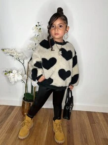 女童可爱爱心毛绒套头卫衣，休闲日常百搭，适合秋冬季穿着。