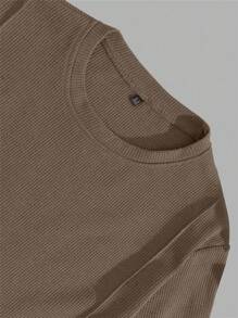 RueChic Ensemble deux-pièces composé d'un t-shirt régulier en coton avec détail d'étiquette et d'un pantalon