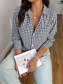 SHEIN EZwear قميص أبيض أحادي الصدر بأكمام طويلة مطبوع بنمط مربعات أسود وأبيض، مناسب للنساء ذوات الحجم الكبير بطراز كلية، مناسب للربيع والصيف والخريف والشتاء - أبيض وأسود - مشاهدة 1