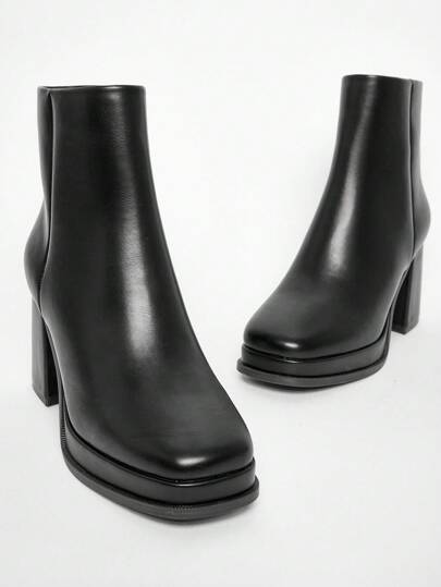 Solezae 女式 3.25 英寸粗跟和 1 英寸厚底方头优质 PU 黑色踝靴 - 舒适、修长腿部、大胆时尚，无论您走到哪里都能吸引众人的目光