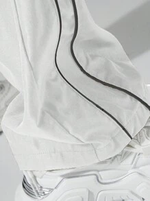 Manfinity EZcore 男士字母印花抽绳腰口袋休闲裤白色慢跑裤男士白色运动裤男士白色黑条纹裤子男士阔腿裤，秋季