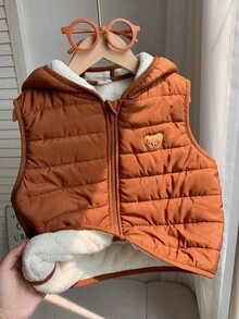 男童棕色保暖内衬厚绗缝背心，休闲舒适百搭可爱熊补丁无袖连帽厚冬季外套