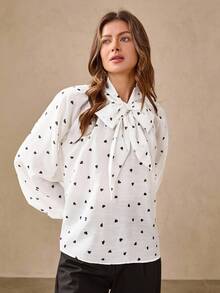 Wildy Áo sơ mi dài tay cổ buộc họa tiết trái tim giản dị cho nữ Áo cánh trắng Áo cánh cổ buộc cho nữ Áo trắng cho nữ Áo in hình trái tim Phong cách Old Money dành cho nữ Mùa đông dành cho nữ Áo sơ mi cài nút cho đêm hẹn hò dành cho nữ Áo sơ mi công sở giản dị dành cho nữ Áo trắng lãng mạn sang trọng mùa thu dành cho nữ Áo sơ mi giáo viên Trang phục công sở Quần áo Giáng sinh Áo sang trọng - trắng - Xem 3