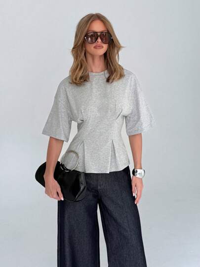 AiiRZ Peplum-t-shirt med åtsittande midja, kortärmad topp i bomullsblandning, modern minimalistisk design för dagligt kontorsbruk, Elegant Basic