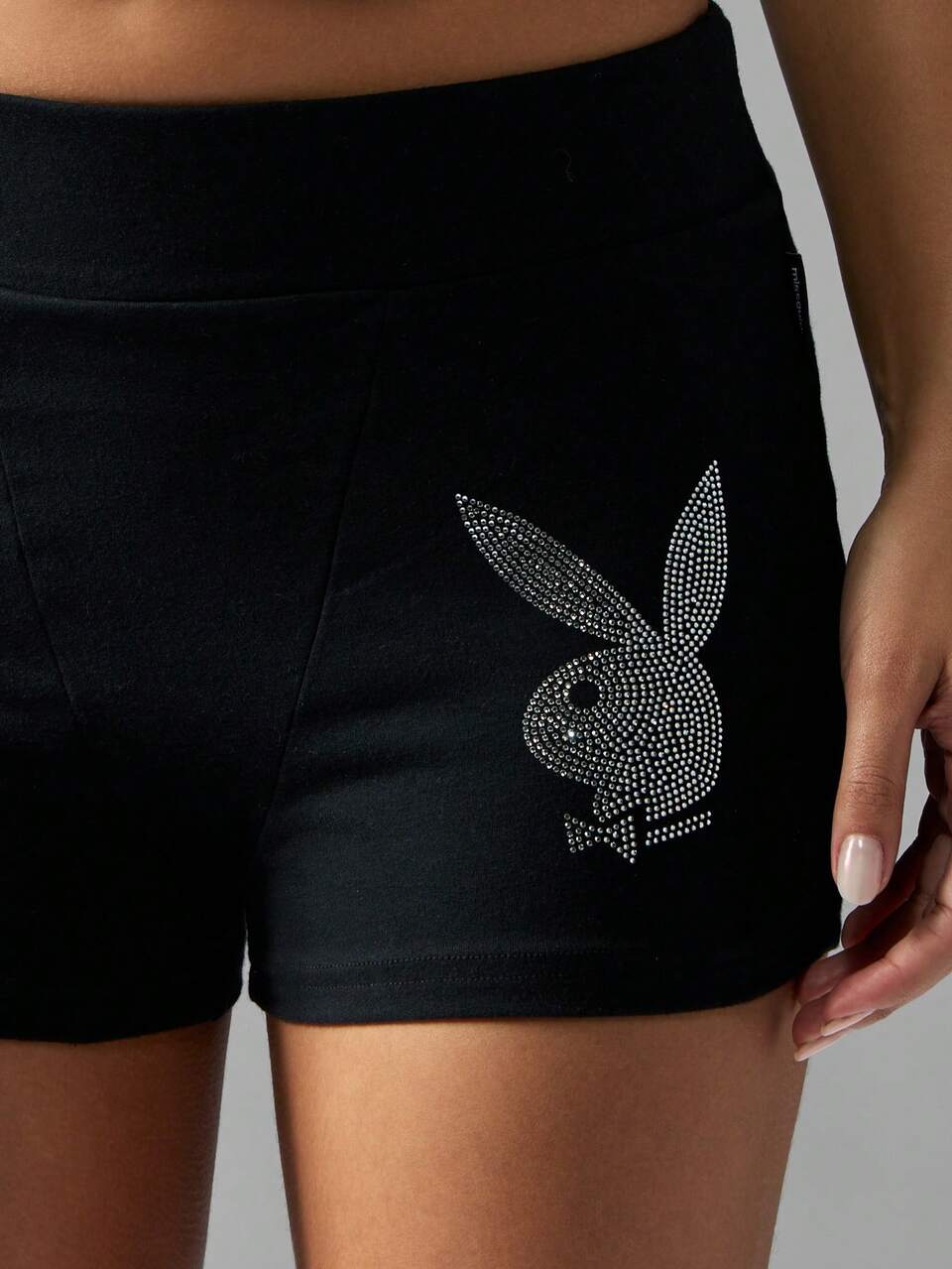 Missguided x Playboy Pantaloncini corti decorati con cristalli e logo coniglietto