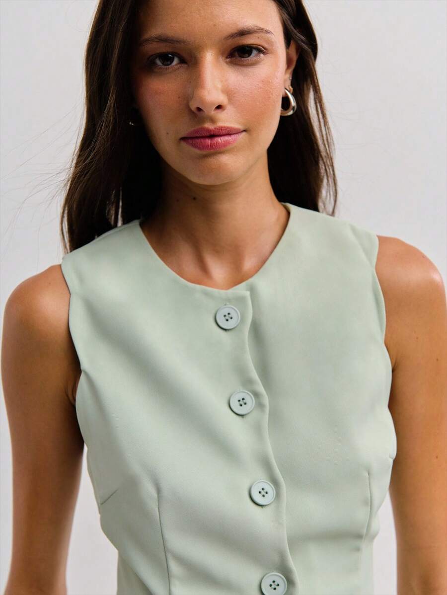 Nöista Vừa sang trọng vừa nữ tính, chiếc áo vest peplum màu xanh bạc hà này lý tưởng cho trang phục mùa thu của phụ nữ, trang phục đi học hoặc trang phục công sở thường ngày. Thiết kế cài nút phía trước và viền bèo nhún tạo nên đường cong quyến rũ, rất phù hợp để mặc nhiều lớp hoặc mặc riêng, mang đến vẻ ngoài thanh lịch, hài hòa trong suốt mùa thu. - Màu xanh Bạc hà - Xem 1