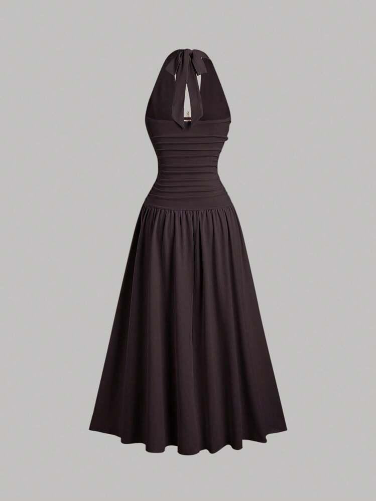 Sweetra 女式夏季欧美时尚修身褶皱低领金属装饰挂脖系带长款秋千连衣裙，休闲度假 - 咖啡棕 - 查看 2