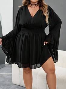 SHEIN CURVE+ 加大码 V 领褶皱 A 字形喇叭袖连衣裙，波西米亚风、嬉皮风、Y2K 风格，适合夏季、波西米亚风、暑假、音乐节、毕业典礼和返校服装，适合女士秋季服装、冬季服装、CURVE PLUS/秋冬 - 黑色 - 查看 10