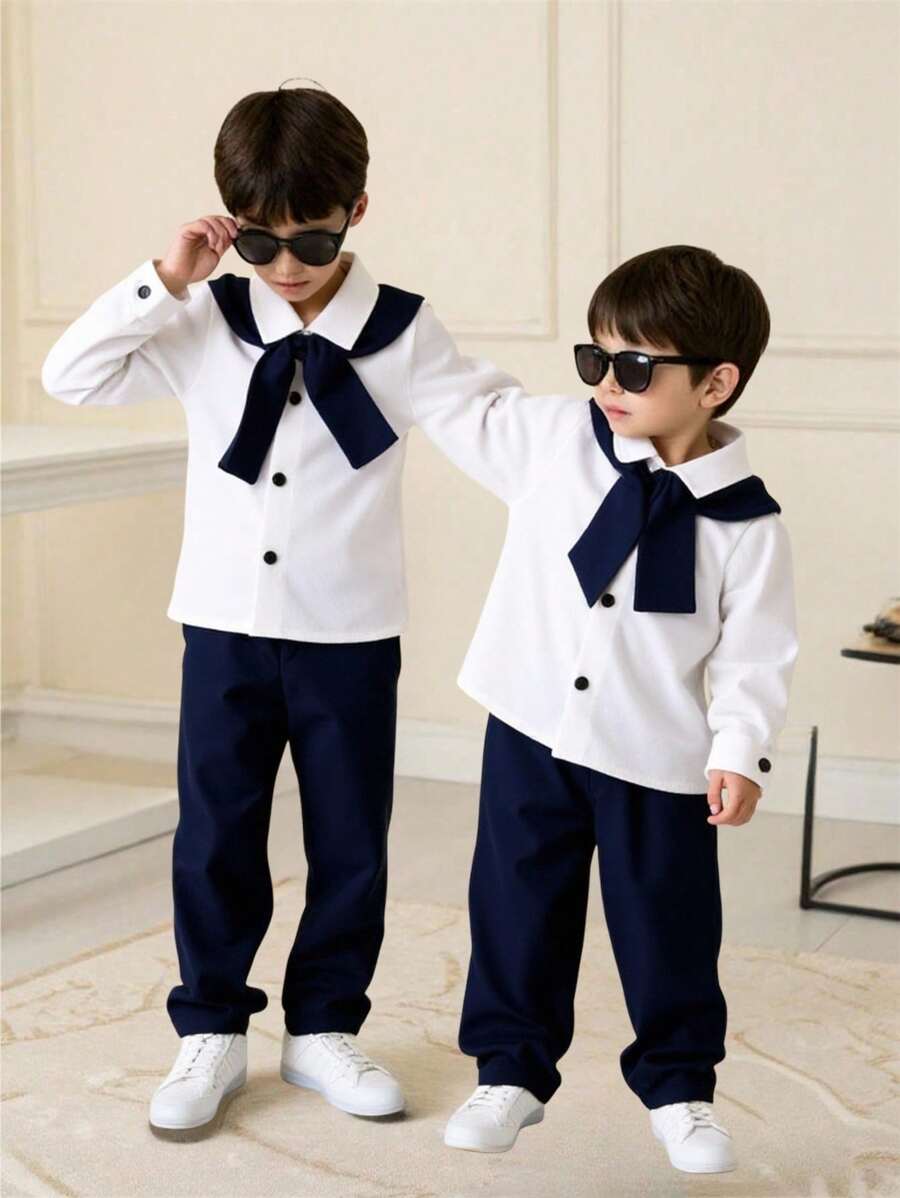 SHEIN 男婴 4 件套蓝白长袖衬衫、宝蓝色披肩、蓝色裤子和提花腰带，适合秋冬季，适合生日派对、洗礼、一周年纪念、晚会、表演、婚礼等场合、学校日常、学院风格、返校季 - 白色 - 查看 1