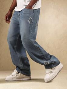 SUMWON 宽松阔腿交叉刺绣原色牛仔滑板牛仔裤宽松直筒街头风格秋冬破洞裤，哥特式设计 - 淺色水洗藍 - 查看 5