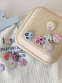 SHEIN 6-teiliges Set mit Design, süßen Cartoons, hochwertiger koreanischer Tasche, Kleidungsdekoration, Anstecknadel, Abzeichen, DIY, süße Blumen, Studentenabzeichen, Tasche, Schmuck, Anhänger, Bar