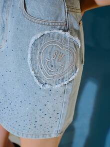 S.W.Smiley x MOTF PREMIUM Chân váy denim vá hình trái tim đính đá - Màu xanh lam - Xem 6