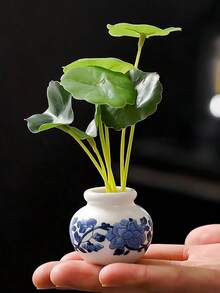 1 ultra-mini blau-weiße Porzellanvase (4,5 * 4 * 2,5 cm, etwa die Länge von zwei Zeigefingern erwachsener Personen; bitte nicht kaufen, wenn dies ein Problem darstellt) - glasierte Keramikvase, Heimdekoration, chinesischer Stil dunkelblau Vase, geeignet als Tischdekoration. - Verschiedenfarbig - Übersicht 10