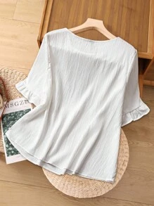 Rusticease 大码卡其色叶边下摆短袖衬衫，简约时尚休闲日常度假穿搭，适合春夏女装、西式女装、夏季沙滩装。 - 白色 - 查看 3