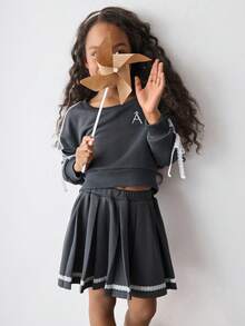 Maija Kids Maija Kids Bộ 2 áo nỉ cổ tròn in chữ và chân váy mini cho bé gái - Màu xám đen - Xem 3