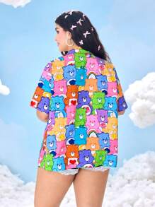 SHEIN X Care Bears 大码卡通熊印花纽扣前短袖衬衫