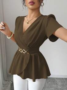 Elenzga بلوزة نسائية أنيقة وعملية ذات تصميم رقبة على شكل حرف V من قماش منسوج، مزينة بكشكشة الأكمام والخصر، وأزرار متقاطعة على الذيل، تصميم كشكشة أنيق مناسب للاستخدام اليومي والقياس الضيق