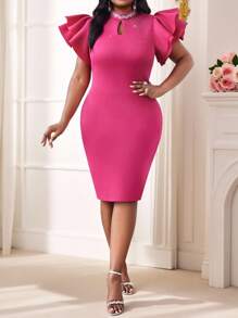 Fleurora Große Größen Damen einfarbiges körperbetontes elegantes Rüschenärmel Kleid mit Strass-Verzierung, Hochzeitsgast-Kleid, Elegante Kleider für Frauen, Festivaloutfits für Frauen, Partykleider für Frauen - Heißes Pink - Übersicht 4