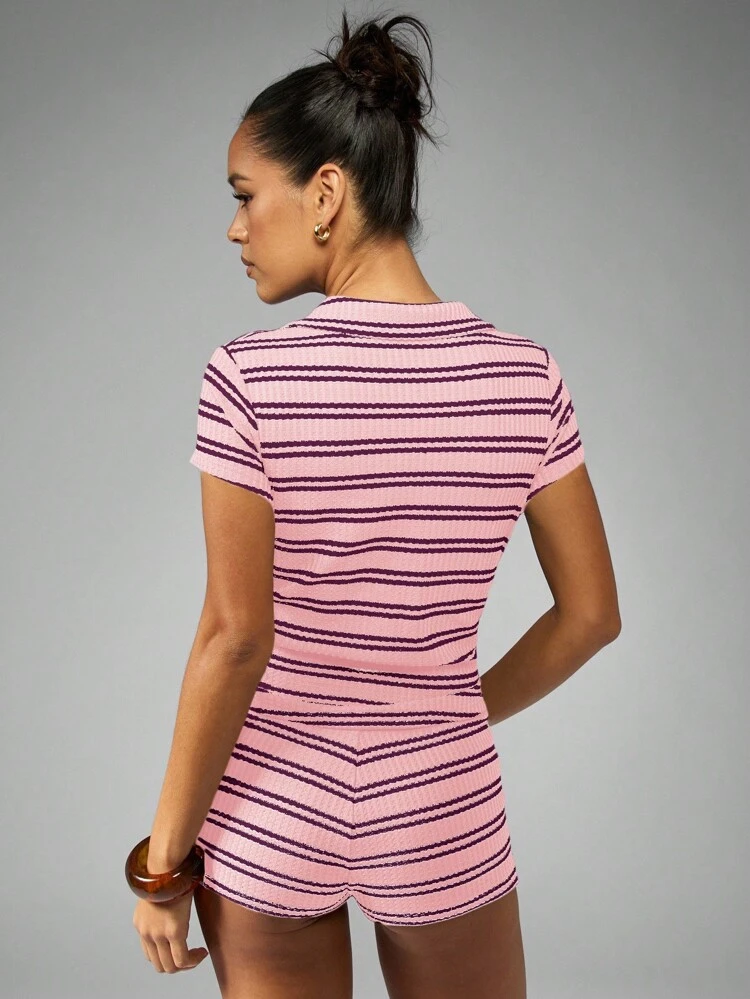 MISSGUIDED Zweiteiler mit strukturierter Rippung für den Sommer, koordiniertes Set mit kurzen Ärmeln, V-Ausschnitt Crop Top und High Waist Shorts für Festival, Strand und Freizeit